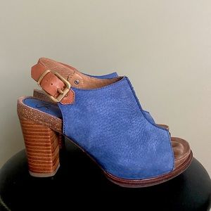 Women’s Söfft Navy Leather Sandals